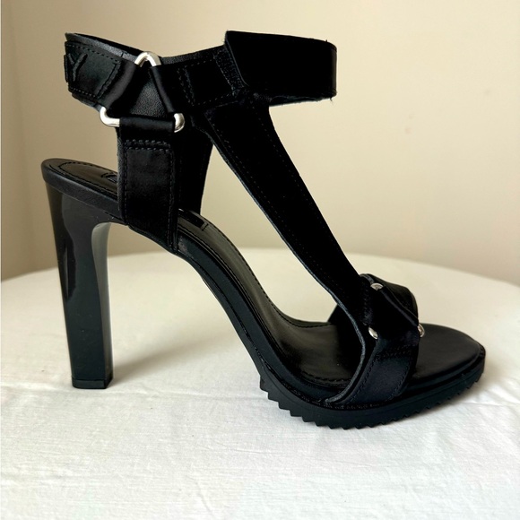 DKNY Bayli Sandal Size 7 Black Satin/Leather - Picture 3 of 8